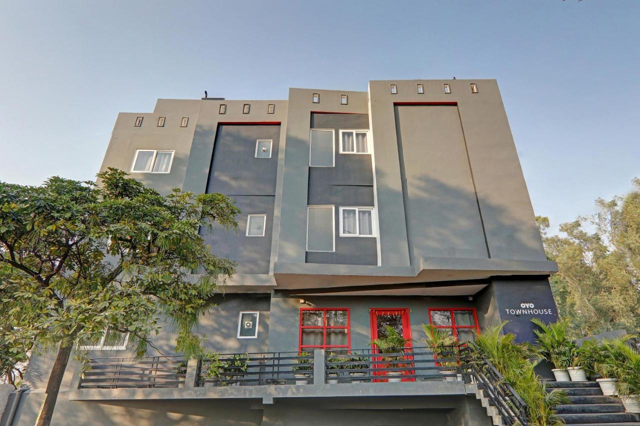 Super Townhouse 139 Ashiyana Smriti Upvan Near Emerald Mall Lucknow Bijnaur Esterno foto